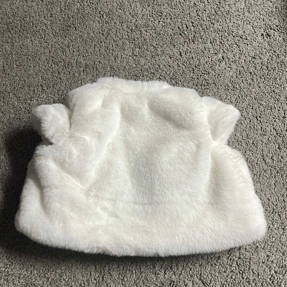 Gymboree 2022 Girls Winter Fur Short Sleeve Formal Sweater 18-24 Months